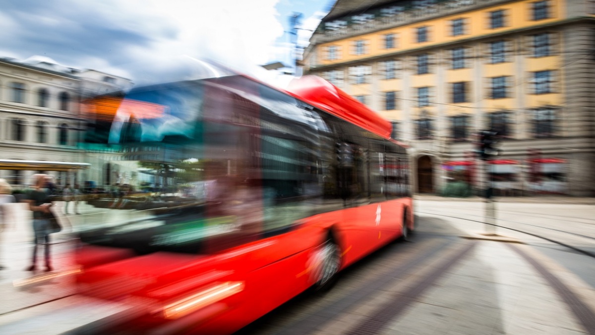 uskarpt bilde av buss i Oslo. Foto